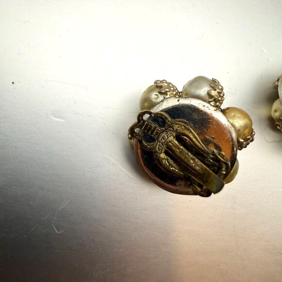 Vintage Japan Cluster Faux Pearl Clip-On Earrings Gold & Champagne Beads - Picture 6 of 9